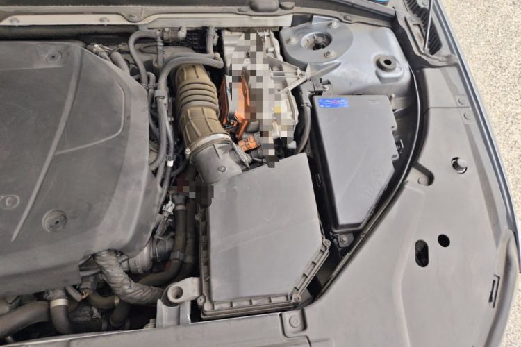 Used Volvo S90 New Energy 2019 T8 e-Drive Hybrid Intelligent Luxury Version China VI Standard Engine Bay Left