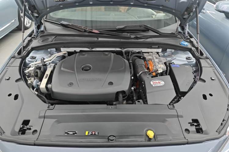 Used Volvo S90 New Energy 2019 T8 e-Drive Hybrid Intelligent Luxury Version China VI Standard Engine Bay