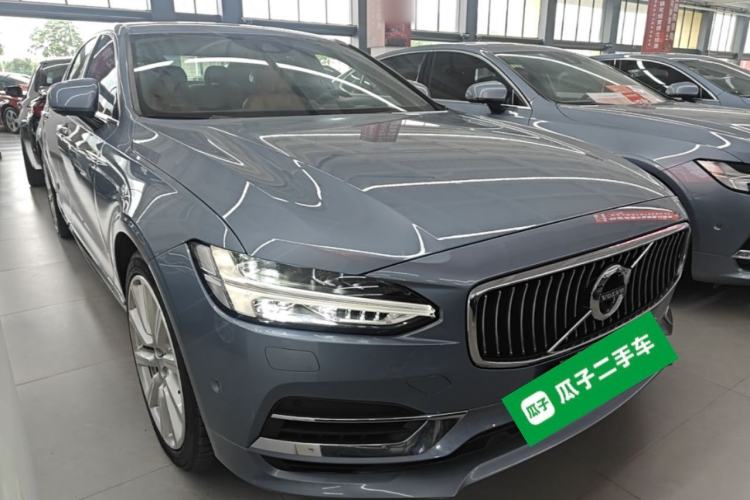 Used Volvo S90 New Energy 2019 T8 e-Drive Hybrid Intelligent Luxury Version China VI Standard Front Right 45 Deg