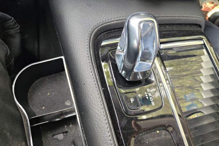 Used Volvo S90 New Energy 2019 T8 e-Drive Hybrid Intelligent Luxury Version China VI Standard Gear Lever