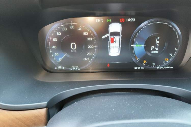 Used Volvo S90 New Energy 2019 T8 e-Drive Hybrid Intelligent Luxury Version China VI Standard Odometer Close Up