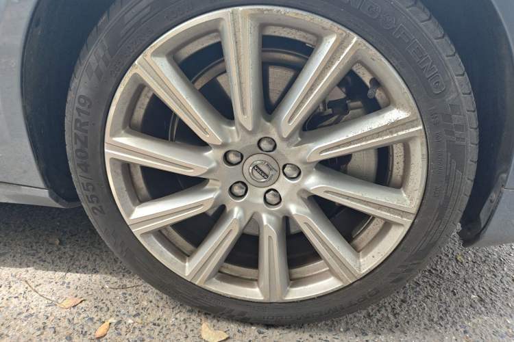 Used Volvo S90 New Energy 2019 T8 e-Drive Hybrid Intelligent Luxury Version China VI Standard Right Front Wheel Hub