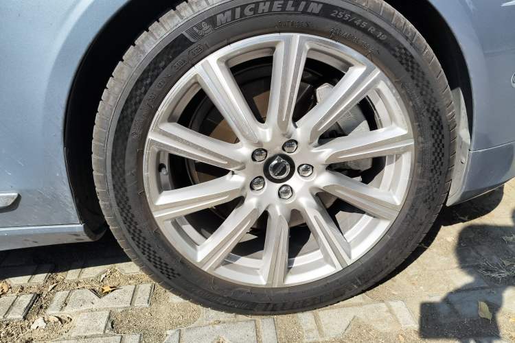 Used Volvo S90 New Energy 2019 T8 e-Drive Hybrid Intelligent Luxury Version China VI Standard Right Front Wheel Hub