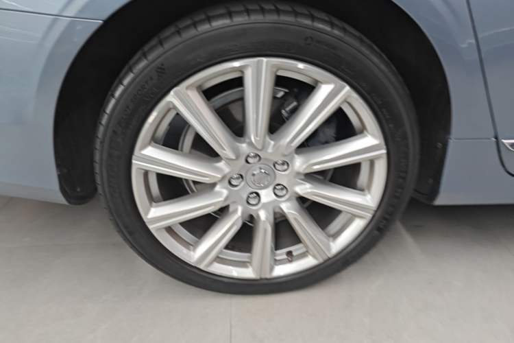Used Volvo S90 New Energy 2019 T8 e-Drive Hybrid Intelligent Luxury Version China VI Standard Right Rear Wheel Hub