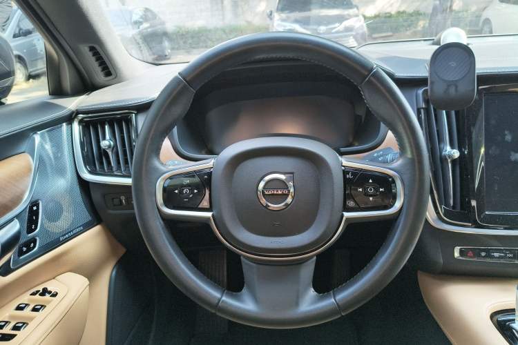 Used Volvo S90 New Energy 2019 T8 e-Drive Hybrid Intelligent Luxury Version China VI Standard Steering Wheel