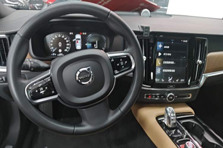 Used Volvo S90 New Energy 2019 T8 e-Drive Hybrid Intelligent Luxury Version China VI Standard Steering Wheel