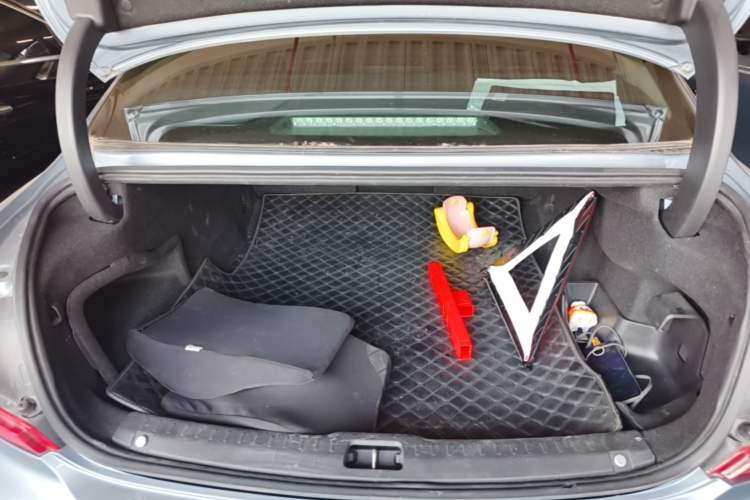 Used Volvo S90 New Energy 2019 T8 e-Drive Hybrid Intelligent Luxury Version China VI Standard Trunk