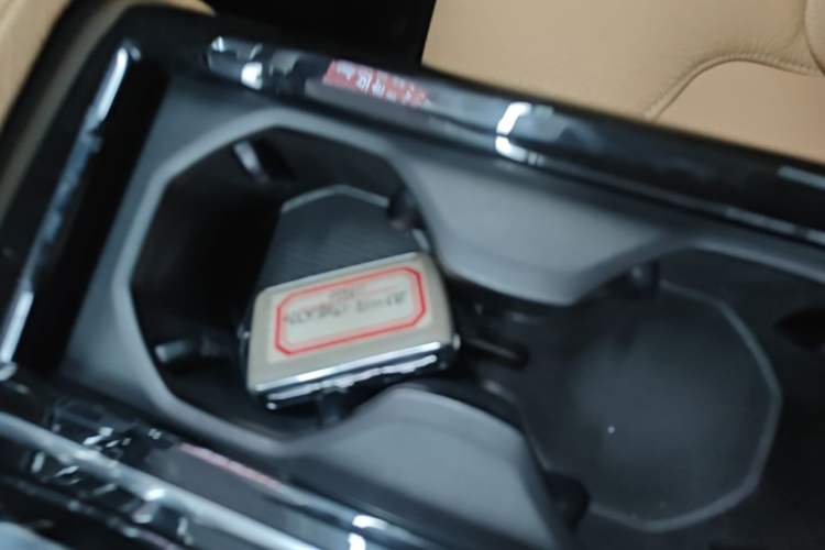 Used Volvo S90 New Energy 2019 T8 e-Drive Hybrid Intelligent Luxury Version China VI Standard Vehicle Key