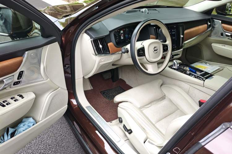 Used Volvo S90 New Energy 2019 T8 E-Drive Hybrid Honor Edition 3 Seats China V Standard Driver Seat