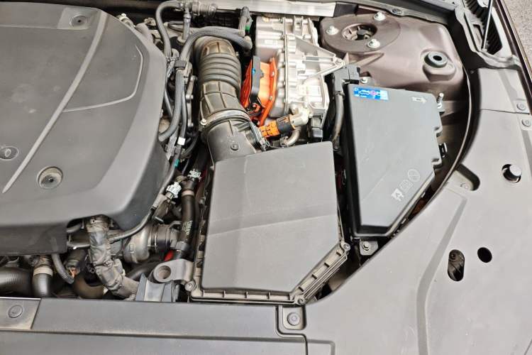 Used Volvo S90 New Energy 2019 T8 E-Drive Hybrid Honor Edition 3 Seats China V Standard Engine Bay Left
