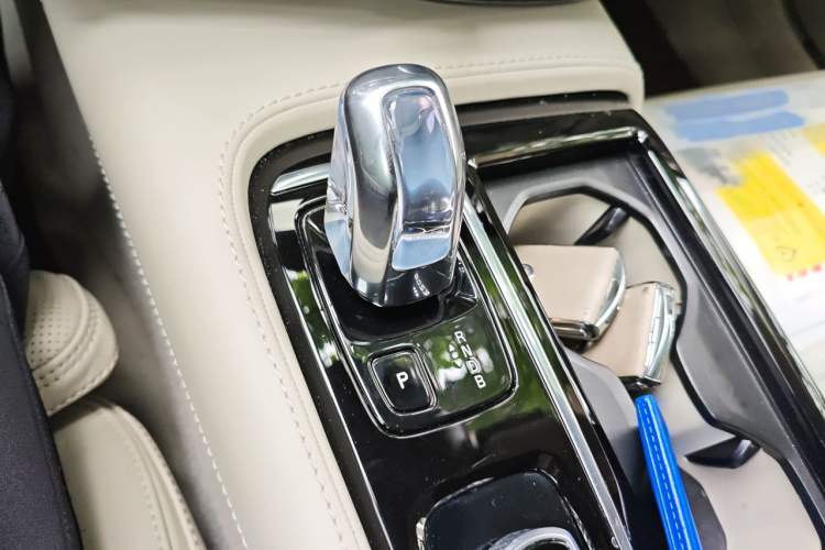 Used Volvo S90 New Energy 2019 T8 E-Drive Hybrid Honor Edition 3 Seats China V Standard Gear Lever
