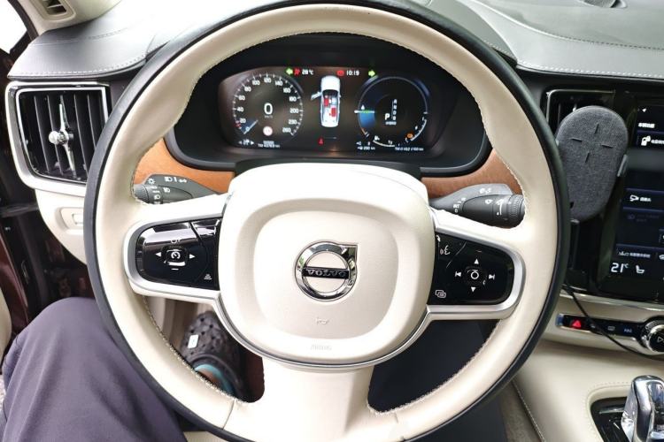 Used Volvo S90 New Energy 2019 T8 E-Drive Hybrid Honor Edition 3 Seats China V Standard Steering Wheel