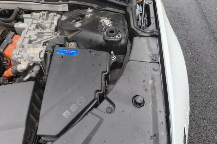 Used Volvo S90 New Energy 2019 T8 e-Drive Hybrid Intelligent Luxury Version China VI Standard Engine Bay Left