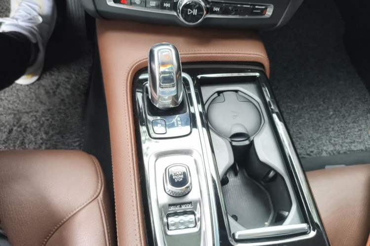 Used Volvo S90 New Energy 2019 T8 e-Drive Hybrid Intelligent Luxury Version China VI Standard Gear Lever
