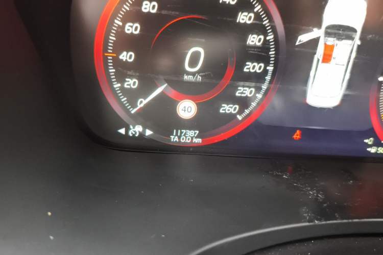 Used Volvo S90 New Energy 2019 T8 e-Drive Hybrid Intelligent Luxury Version China VI Standard Odometer Close Up