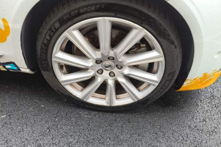 Used Volvo S90 New Energy 2019 T8 e-Drive Hybrid Intelligent Luxury Version China VI Standard Right Front Wheel Hub