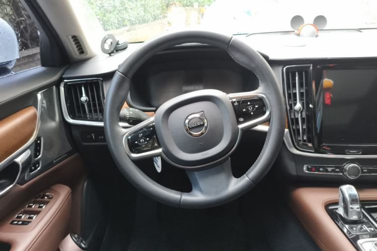 Used Volvo S90 New Energy 2019 T8 e-Drive Hybrid Intelligent Luxury Version China VI Standard Steering Wheel