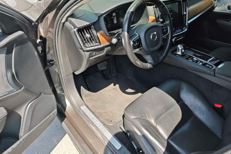 Used Volvo S90 New Energy 2019 T8 E-Drive Hybrid Intelligent Luxury Version China V Standard Driver Seat