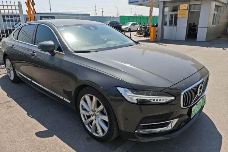 Used Volvo S90 New Energy 2019 T8 E-Drive Hybrid Intelligent Luxury Version China V Standard Front Right 45 Deg