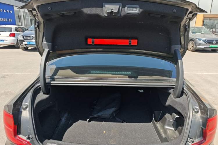 Used Volvo S90 New Energy 2019 T8 E-Drive Hybrid Intelligent Luxury Version China V Standard Trunk