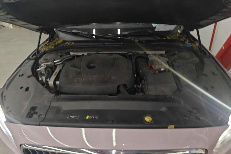 Used Volvo S90 New Energy 2019 T8 e-Drive Hybrid Intelligent Luxury Version China VI Standard Engine Bay