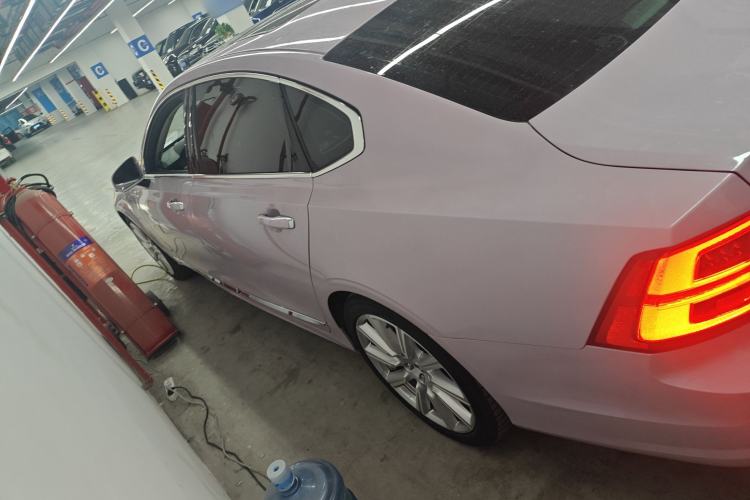 Used Volvo S90 New Energy 2019 T8 e-Drive Hybrid Intelligent Luxury Version China VI Standard Exterior 3