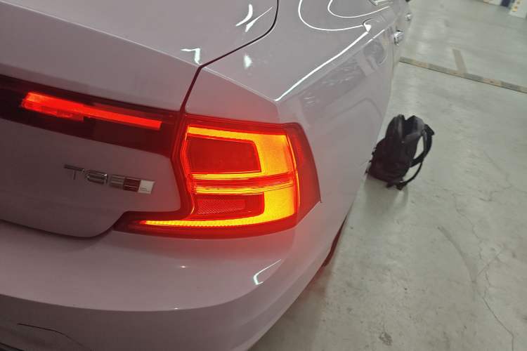 Used Volvo S90 New Energy 2019 T8 e-Drive Hybrid Intelligent Luxury Version China VI Standard Exterior 6