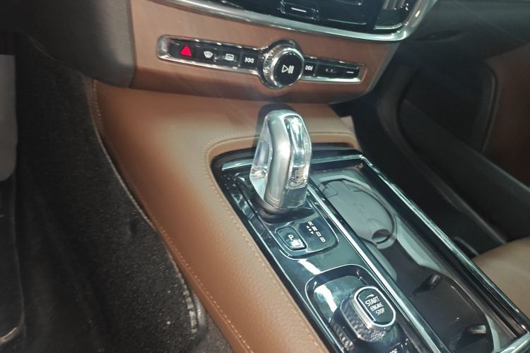 Used Volvo S90 New Energy 2019 T8 e-Drive Hybrid Intelligent Luxury Version China VI Standard Gear Lever