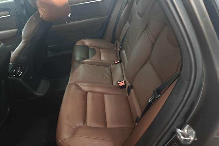 Used Volvo S90 New Energy 2019 T8 e-Drive Hybrid Intelligent Luxury Version China VI Standard Interior 4