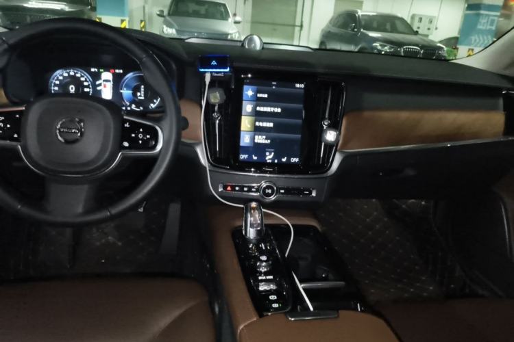 Used Volvo S90 New Energy 2019 T8 e-Drive Hybrid Intelligent Luxury Version China VI Standard Center Console