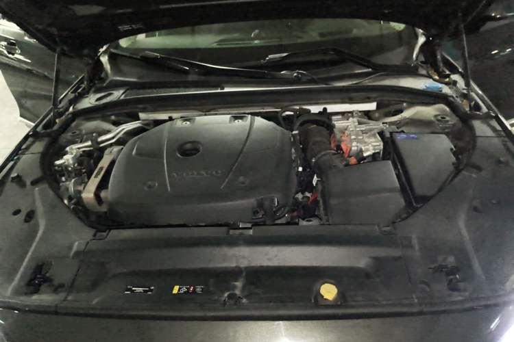 Used Volvo S90 New Energy 2019 T8 e-Drive Hybrid Intelligent Luxury Version China VI Standard Engine Bay