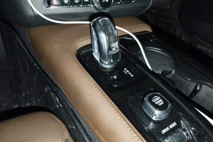 Used Volvo S90 New Energy 2019 T8 e-Drive Hybrid Intelligent Luxury Version China VI Standard Gear Lever