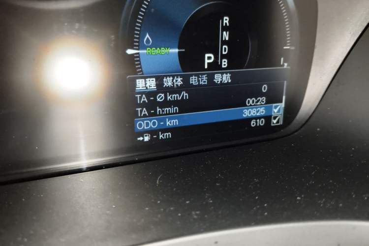 Used Volvo S90 New Energy 2019 T8 e-Drive Hybrid Intelligent Luxury Version China VI Standard Odometer Close Up