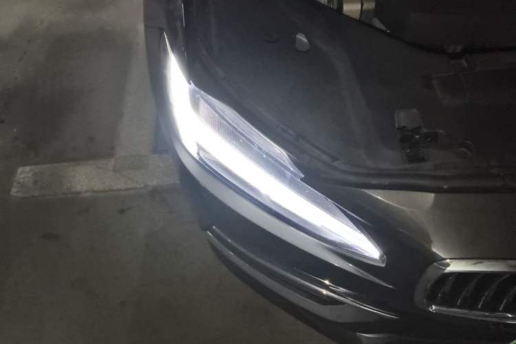 Used Volvo S90 New Energy 2019 T8 e-Drive Hybrid Intelligent Luxury Version China VI Standard Right Front Headlight