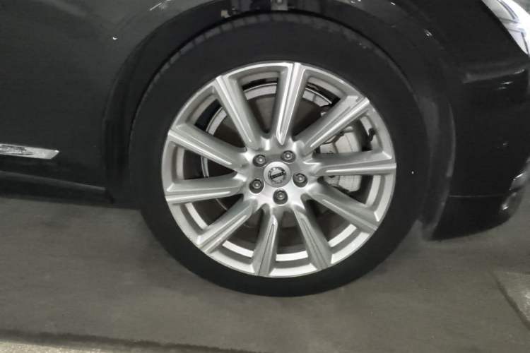 Used Volvo S90 New Energy 2019 T8 e-Drive Hybrid Intelligent Luxury Version China VI Standard Right Front Wheel Hub