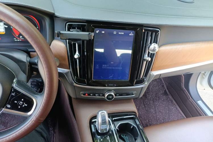 Used Volvo S90 New Energy 2019 T8 E-Drive Hybrid Intelligent Luxury Version China V Standard Audio And AC Panel