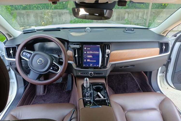 Used Volvo S90 New Energy 2019 T8 E-Drive Hybrid Intelligent Luxury Version China V Standard Center Console