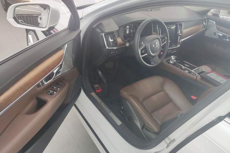 Used Volvo S90 New Energy 2019 T8 E-Drive Hybrid Intelligent Luxury Version China V Standard Driver Seat