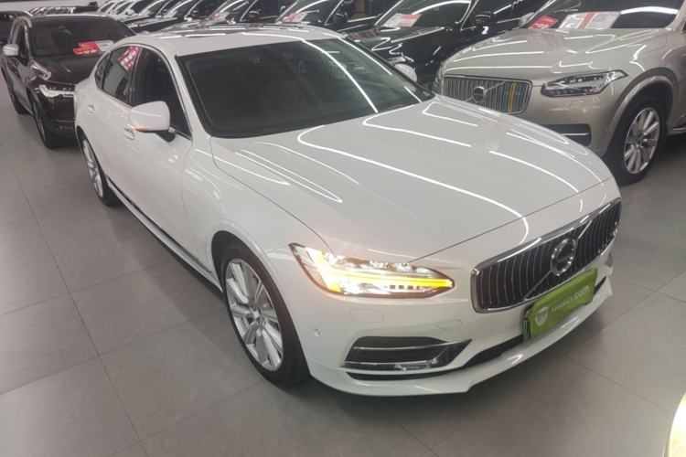 Used Volvo S90 New Energy 2019 T8 E-Drive Hybrid Intelligent Luxury Version China V Standard Front Right 45 Deg