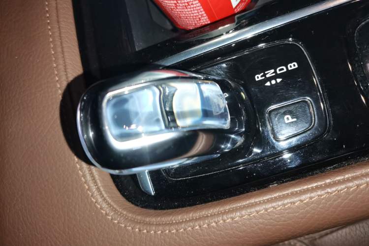 Used Volvo S90 New Energy 2019 T8 E-Drive Hybrid Intelligent Luxury Version China V Standard Gear Lever