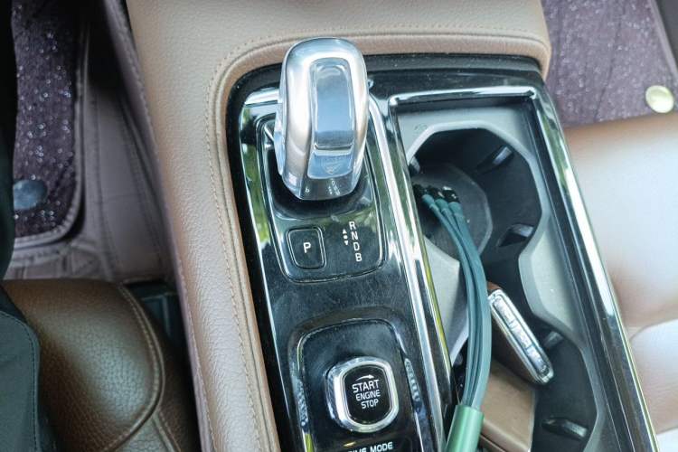 Used Volvo S90 New Energy 2019 T8 E-Drive Hybrid Intelligent Luxury Version China V Standard Gear Lever