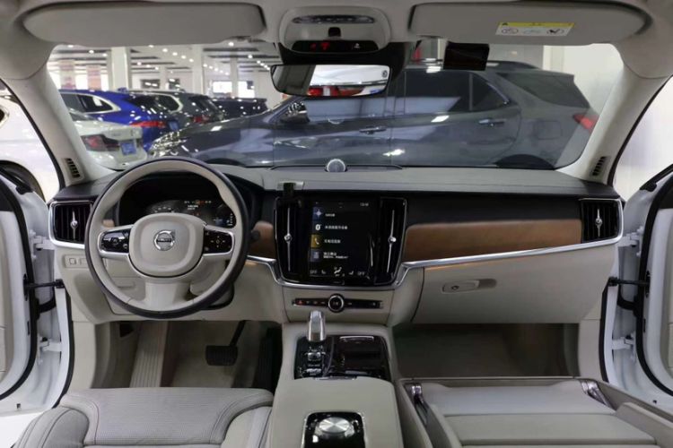 Used Volvo S90 New Energy 2019 T8 E-Drive Hybrid Honor Edition 3 Seats China VI Standard Interior 1