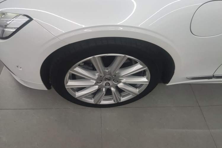 Used Volvo S90 New Energy 2019 T8 E-Drive Hybrid Intelligent Luxury Version China V Standard Left Front Wheel Hub