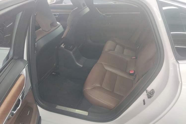 Used Volvo S90 New Energy 2019 T8 E-Drive Hybrid Intelligent Luxury Version China V Standard Left Rear Seat