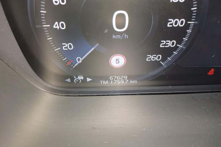 Used Volvo S90 New Energy 2019 T8 E-Drive Hybrid Intelligent Luxury Version China V Standard Odometer Close Up