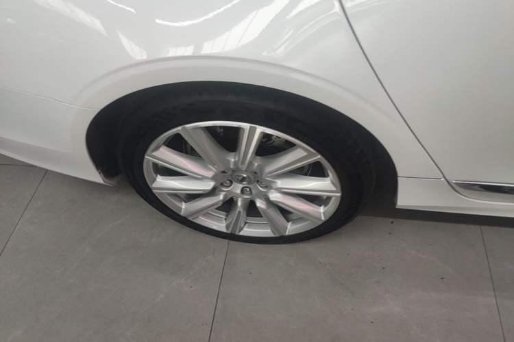 Used Volvo S90 New Energy 2019 T8 E-Drive Hybrid Intelligent Luxury Version China V Standard Right Rear Wheel Hub