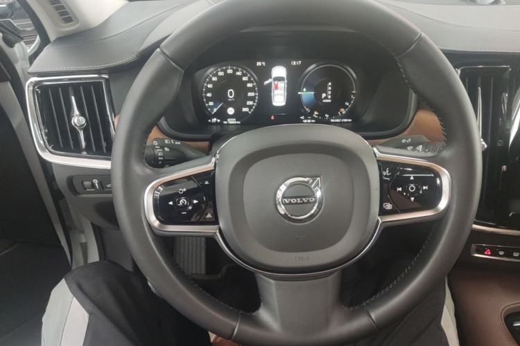 Used Volvo S90 New Energy 2019 T8 E-Drive Hybrid Intelligent Luxury Version China V Standard Steering Wheel