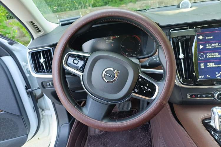 Used Volvo S90 New Energy 2019 T8 E-Drive Hybrid Intelligent Luxury Version China V Standard Steering Wheel