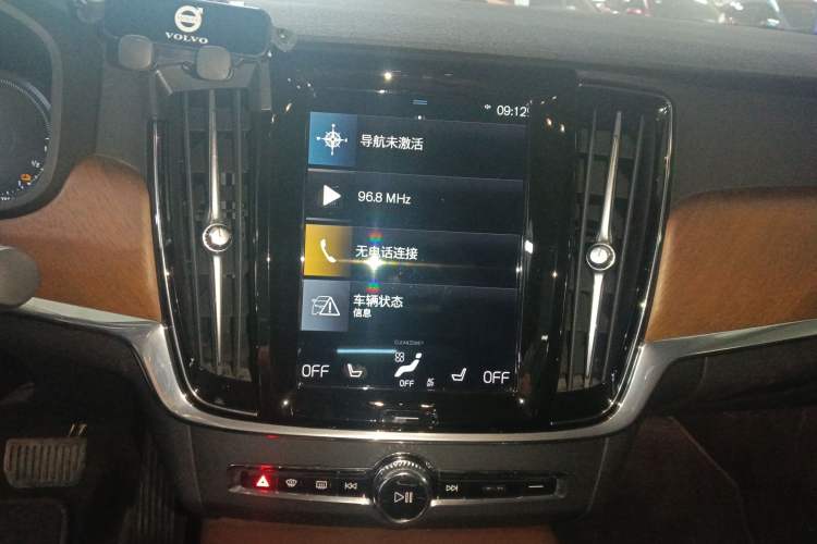 Used Volvo S90 New Energy 2020 T8 e-Drive Hybrid – Zhiyi Luxury Edition Audio And AC Panel