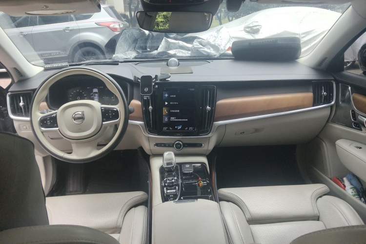 Used Volvo S90 New Energy 2020 T8 eDrive Hybrid Luxury Edition Center Console